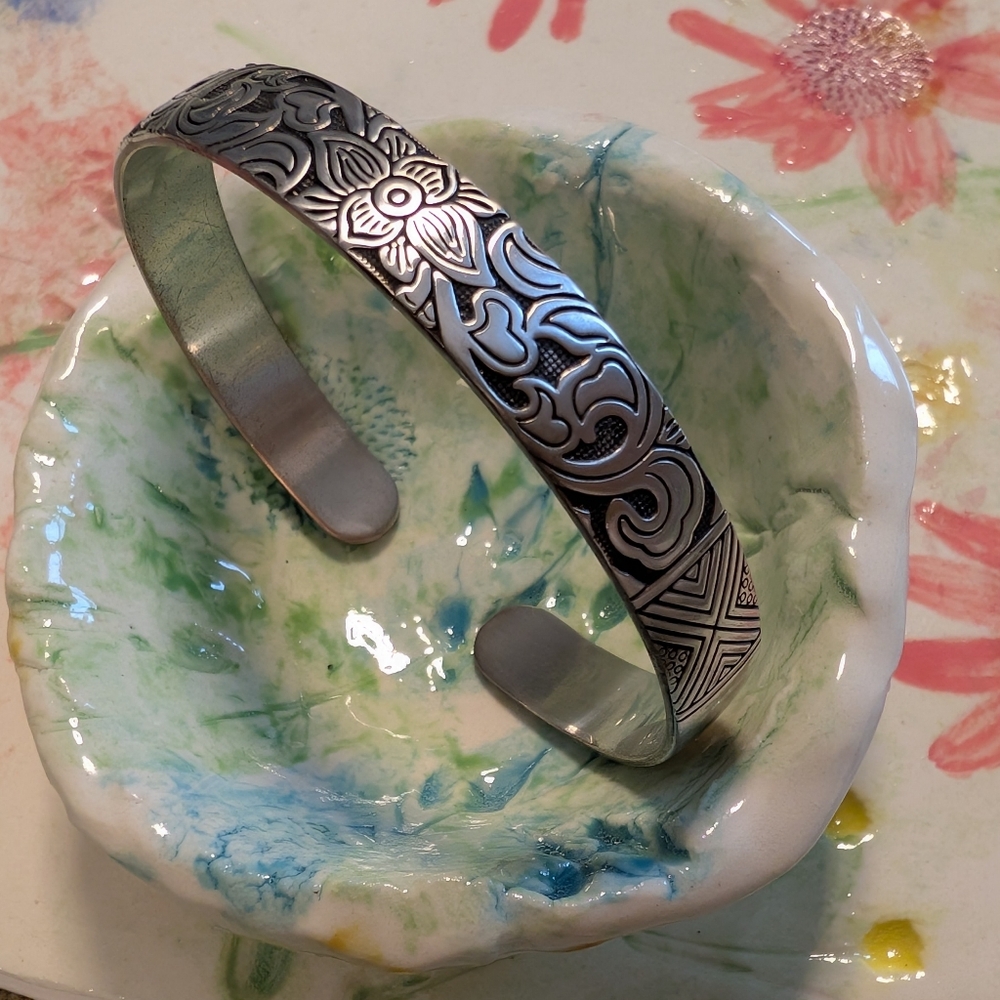 Heavy Silver Floral Patterned Handmade Bangle Bracelet